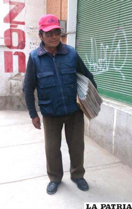 Gregorio Marca, 54 años dedicado a la venta de periódicos