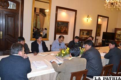 La reunión entre el Presidente Morales y representantes del departamento de Oruro