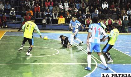 Aldo Saavedra fue autor del quinto gol de Cobbel