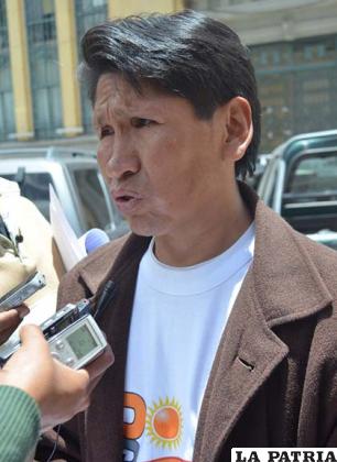 El candidato de la UCS, Filiberto Escalante