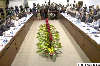 Primer encuentro oficial entre delegaciones de Cuba y EE.UU. en La Habana