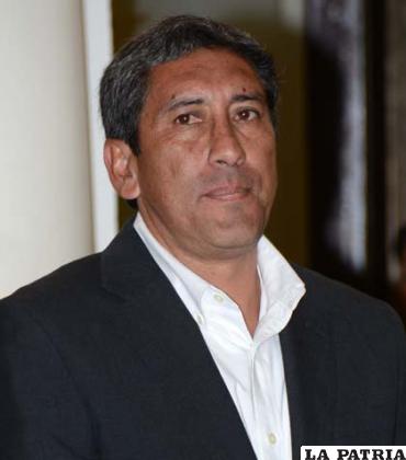 Ministro de Deportes, Tito Rolando Montaño Rivera