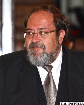 Ministro de Educación, 
Roberto Aguilar