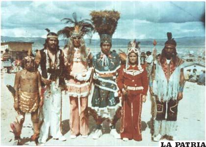 Tradicional conjunto folklórico Tobas Zona Sud, en el Carnaval de Oruro de 1977