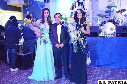 Andrea Gutiérrez, Gary Condori y Nicole Leschnitzer después de su coronación