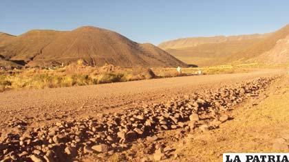 Una vista del camino Huayllamarca-Chuquichambi