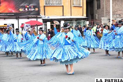 Fraternidad Cultural Achachis y Cholitas Los Rebeldes en el Festival de la Morenada 2014