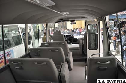 Interior de uno de los ocho buses que permanecerán guardados hasta nuevo aviso