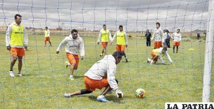 Los “santos” retornaron ayer a los entrenamientos pensando en Blooming