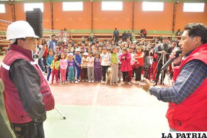 Durante el acto de clausura de los cursos vacacionales