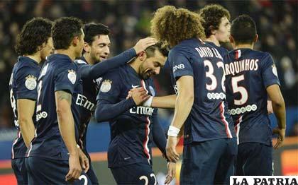 El festejo de Lavezzi con sus compañeros