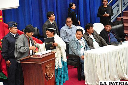 Alcaldes recibieron recursos del Presidente Morales