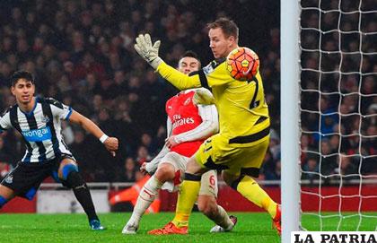 Laurent Koscielny marcó el gol del triunfo para Arsenal