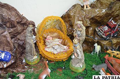 Pesebre con el Niño Jesús y los Reyes Magos