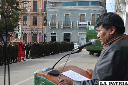 Policías orureños fueron despedidos por el gobernador de Oruro