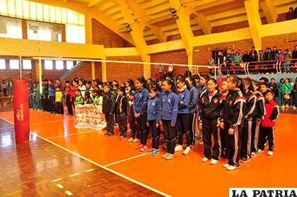 Las deportistas del voleibol en el Palacio de los Deportes