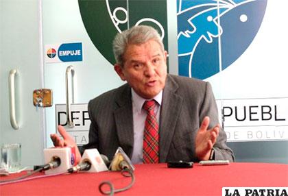 El Defensor del Pueblo, Rolando Villena, en conferencia de prensa /ANF