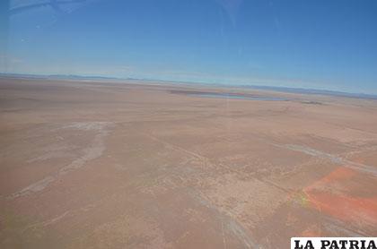 Imagen del lago Poopó, tomada en un sobrevuelo el 11 de diciembre