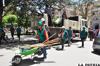Jóvenes que trabajaron en la mejora de áreas verdes