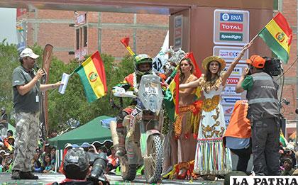 Juan Carlos Salvatierra en el podio que se armó en Uyuni