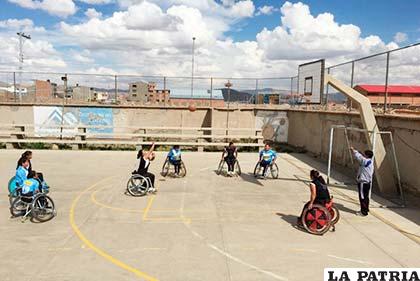 Esta tarde finalizará el torneo de baloncesto sobre silla de ruedas
