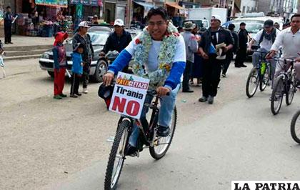 El gobernador de La Paz hizo campaña en El Alto