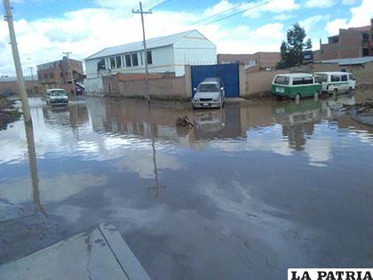 Preocupa a vecinos de la avenida América la inundación de la arteria por falta de sistema de drenaje