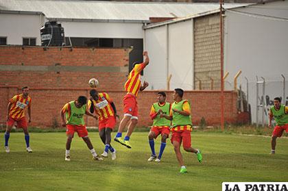 Durante la práctica del cuadro de Warnes ayer en Oruro