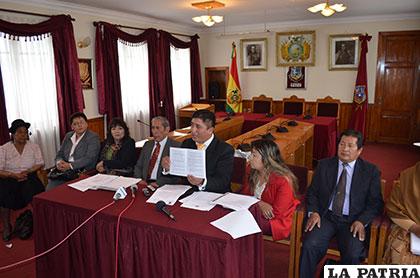 Concejales en conferencia de prensa explican legalidad del pedido de elección de nueva directiva