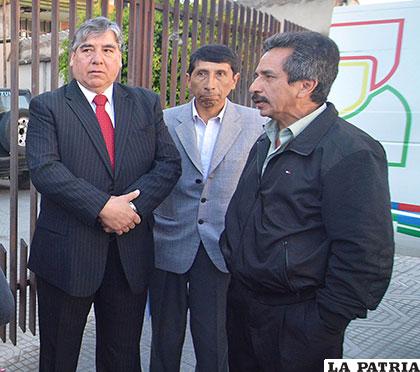 Miranda (centro) junto a dirigentes de la ANF