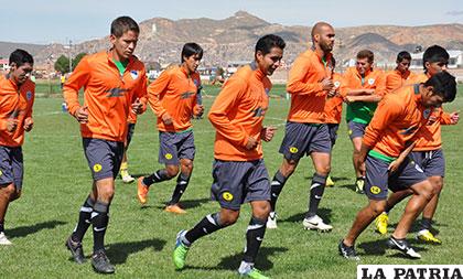 El cuadro orureño no descuida sus entrenamientos para el partido del sábado