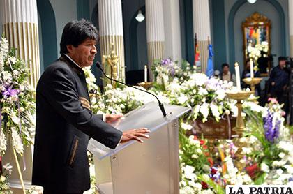 Morales participó de la misa de cuerpo presente del diplomático Armando Loaiza /ABI