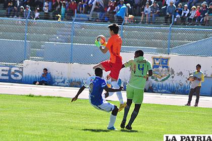 Mustafá estuvo acertado en el arco de Sport Boys