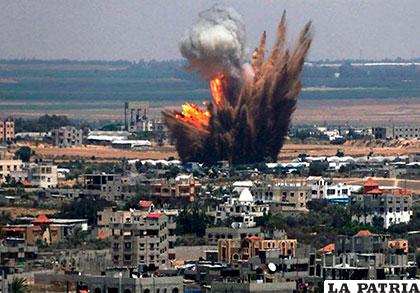 Bombardeos de la coalición internacional liderada por EE.UU. contra el grupo terrorista Estado 
Islámico en Siria