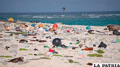 El plástico invade el mar