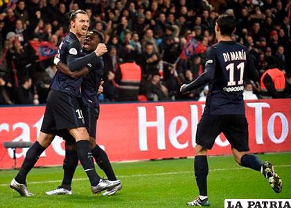 El festejo de Ibrahimovic y Lucas