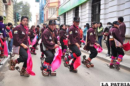 Algarabía en el último recorrido antes del Carnaval de Oruro 2016