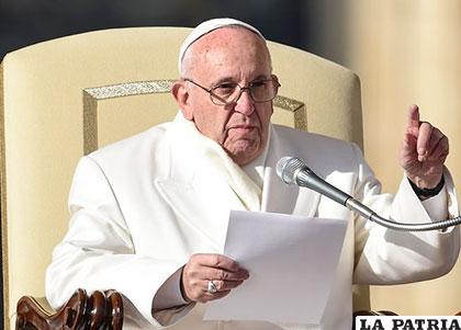 El Papa dijo que evangelizar a los pobres significa aproximarse a ellos y servirles