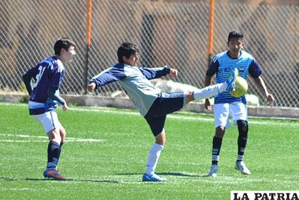 El partido entre Saavedra y Americano, terminó con varios expulsados