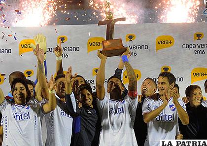 El festejo de los jugadores del Nacional por la obtención del título