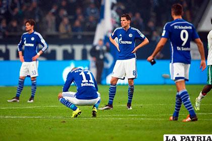Schalke 04 comenzó ganando pero no pudo mantener la ventaja