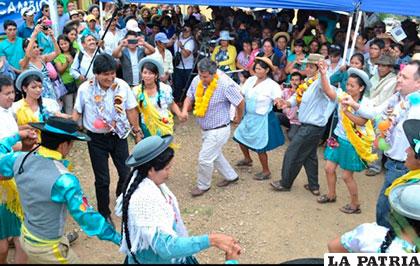 Morales realizó la entrega de 300 viviendas en Tarija y Bolivia TV transmitió el acto