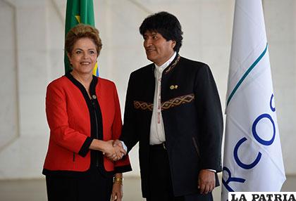 El Presidente Evo Morales y la mandataria de Brasil, Dilma Rousseff