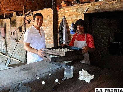 Cabañas trabaja en una panadería en Paraguay