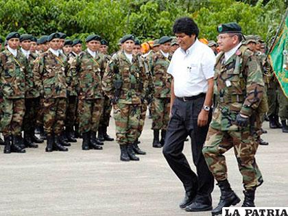 Morales instó a los militares a no subir de peso /hacer.org
