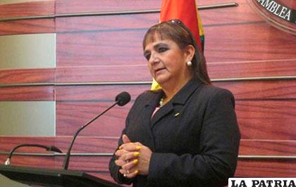 La senadora de UD, Carmen Eva Gonzales se refirió a los escándalos e irregularidades cometidas por autoridades judiciales