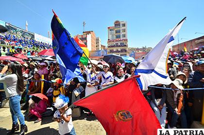 Las banderas de Bolivia, Oruro, la Reivindicación Marítima y de San José