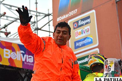 Fabricio Fuentes saluda a los espectadores