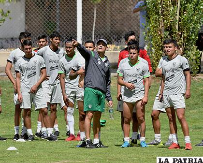Durante la preparacióAn del combinado boliviano en Cochabamba /APG