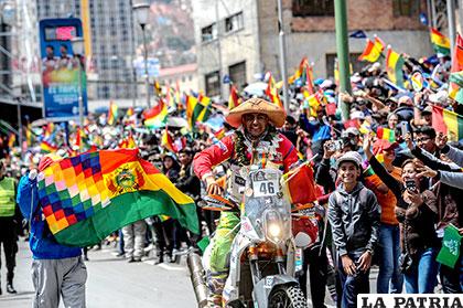 La llegada de Fabricio Fuentes, piloto boliviano /APG